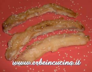 Banane in pastella al cocco e sesamo