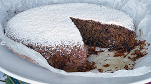 Torta di cioccolato con nocciole, mandorle e zenzero candito
